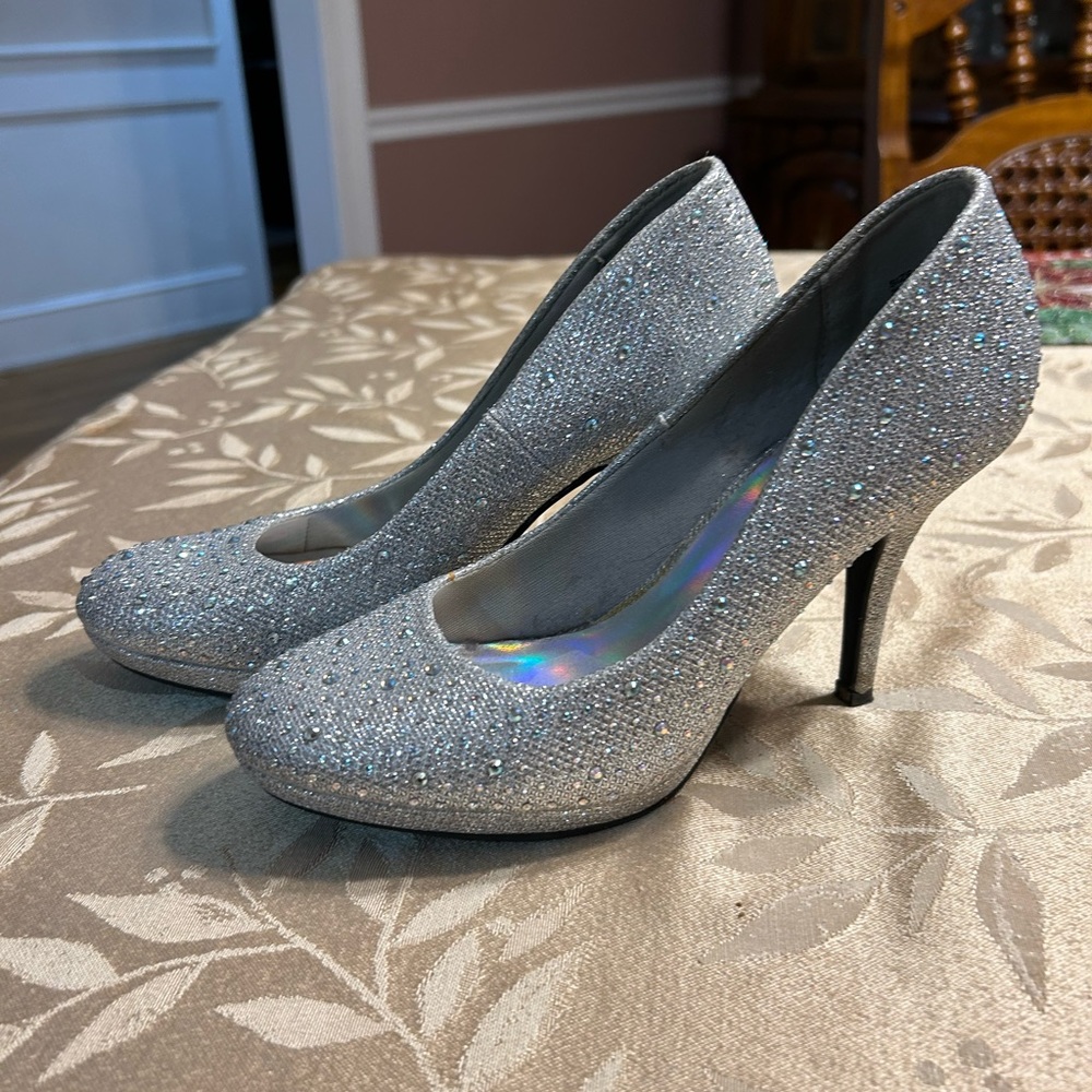 Silver Slipper Sparkly Heels Size 7M